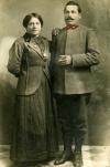 Giovanni Piersanti in divisa militare, assieme a sua moglie Annetta